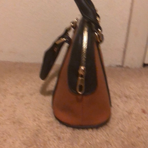 Michael Kors purse - Picture 2 of 4